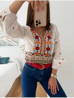 Blusa blanca bordada en caldera y azul Marrakech (DRD)