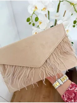 Cartera bolso de mano beige con plumas
