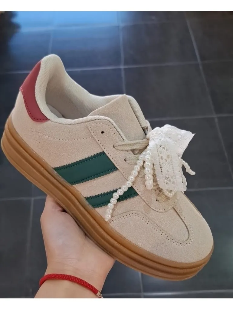 Zapatillas beige lineas verdes lazo encaje (ALM)