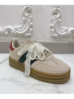 Zapatillas beige lineas verdes lazo encaje (ALM)