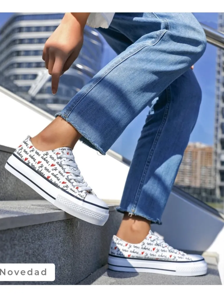 Zapatillas blancas letras (MKL)
