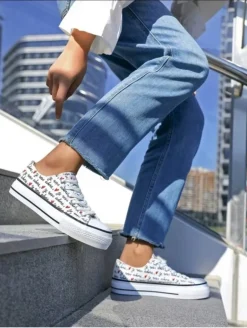 Zapatillas blancas letras (MKL)